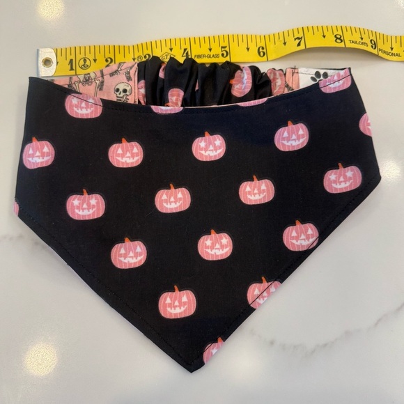 Reversible Scrunchi Black Pink Pumpkin & Skeletons Dog Bandanas - Picture 3 of 5